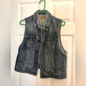 American Eagle Sleeveless Jean Jacket